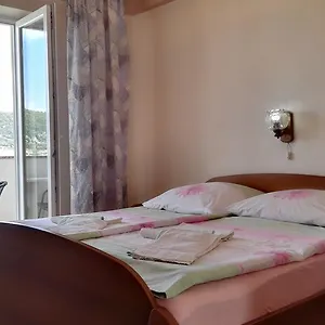 ljubica-apartments.primorje-gorskikotar.com/